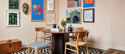 Maximalismo na Decoração: Como Usar Quadros para Criar Ambientes Cheios de Personalidade